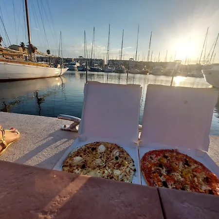 Appartement A Port Leucate Pour 4 Personnes Au Pied Du Port Et Proche Des Plages Apartment Leucate