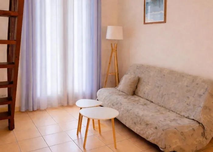 à Port Pour 4 Personnes Au Pied Du Port Et Proche Des Plages * Leucate