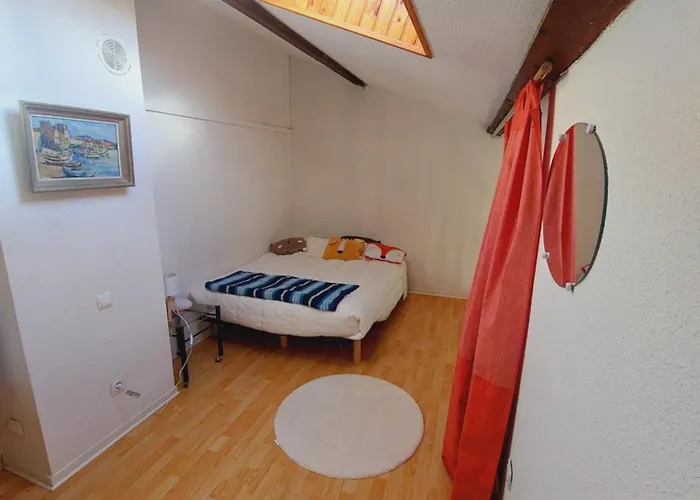 A Port Pour 4 Personnes Au Pied Du Port Et Proche Des Plages