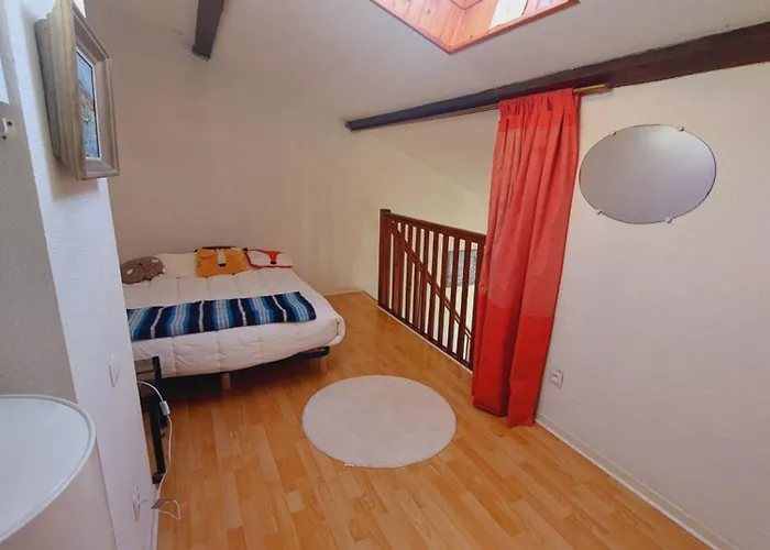 à Port Pour 4 Personnes Au Pied Du Port Et Proche Des Plages Appartamento